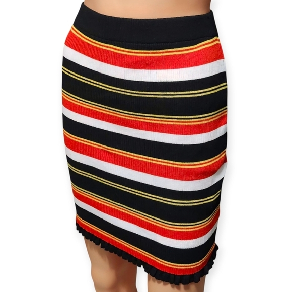 Chic Striped Pencil Skirt LuvLiz in Black, Red, and White - Picture 3 of 8